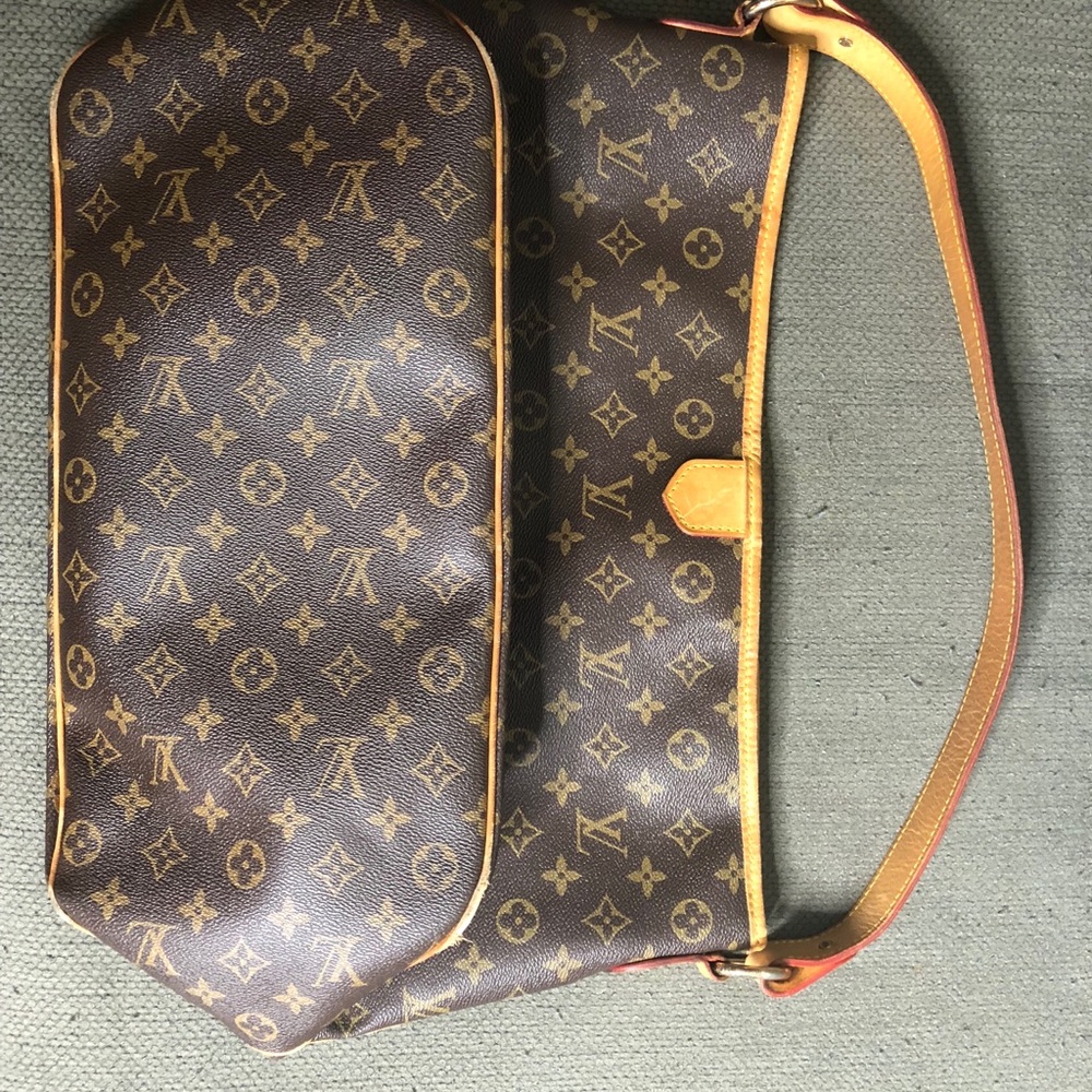 Louis vuitton handbag